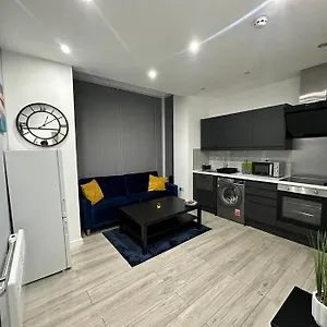 Luxurious 2 Bedroom Flat Beeston Hill