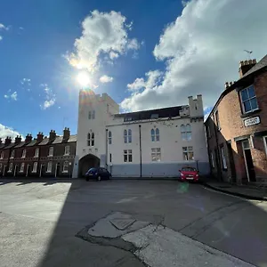 Stays - Value With Free Parking In The Heart Of , Chester United Kingdom