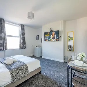*rc246*for Your Relaxed & Cosy + Free Parking Leeds (West Yorkshire)