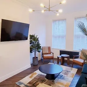 Stunning Luxury Spacious - 5 Bedrooms - Rest & Recharge In , Manchester United Kingdom